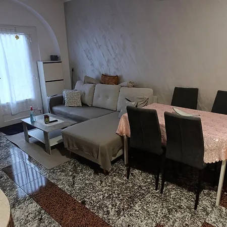 Mira Apartman